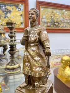 Tượng đồng hương đạo đại vương Trần Quốc Tuấn